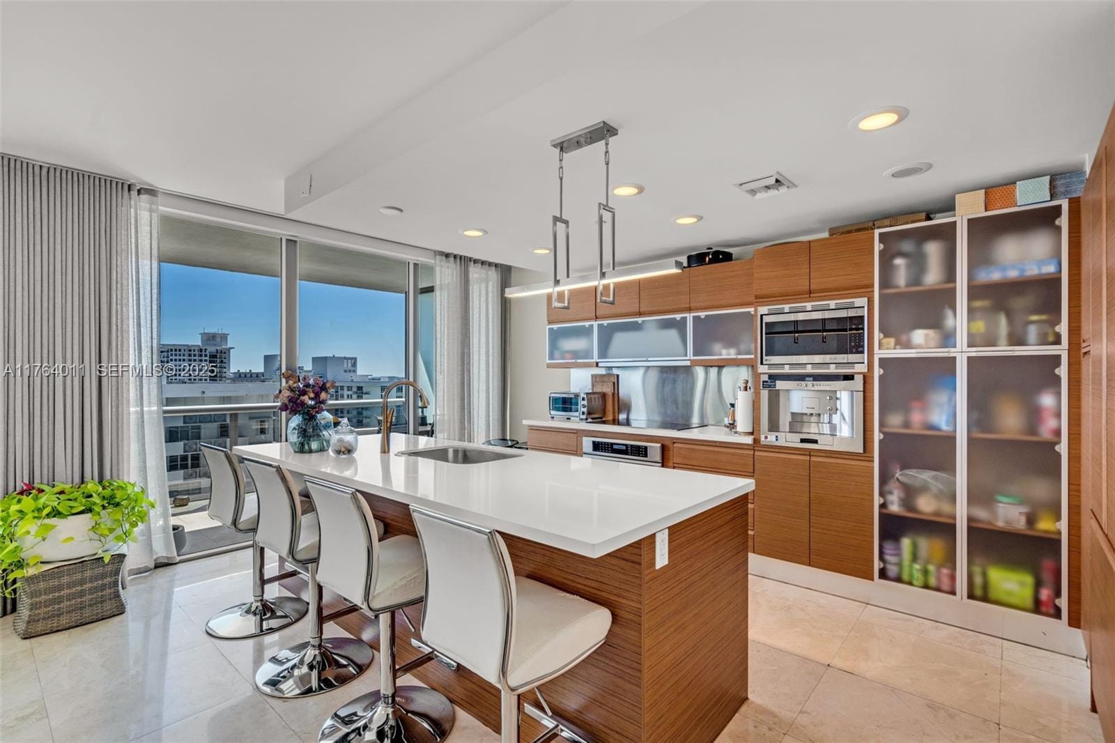 5875 Collins Avenue 1704 — photo 10