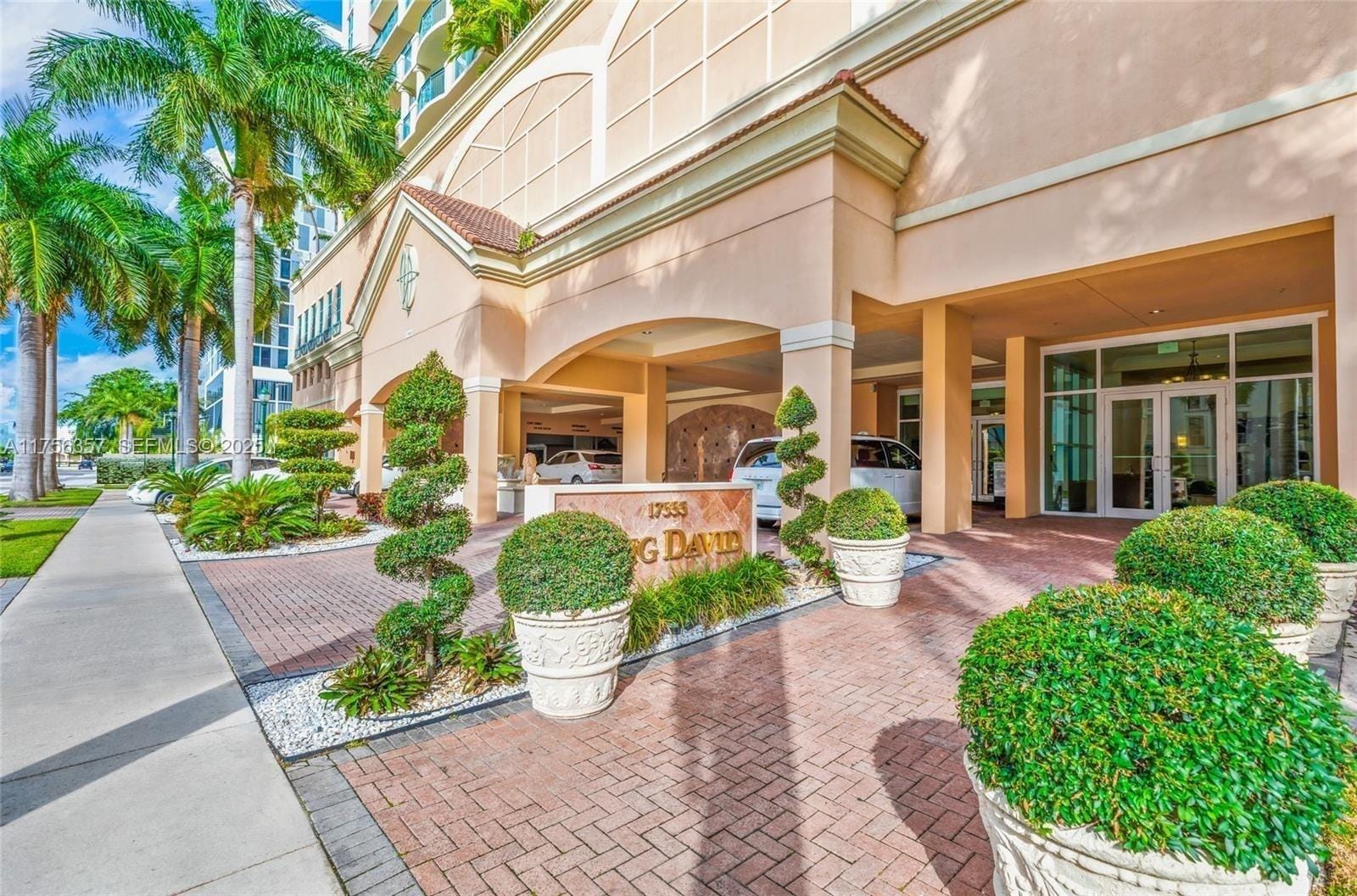 17555 Atlantic Boulevard 606, Sunny Isles Beach, FL 33160 photo 2