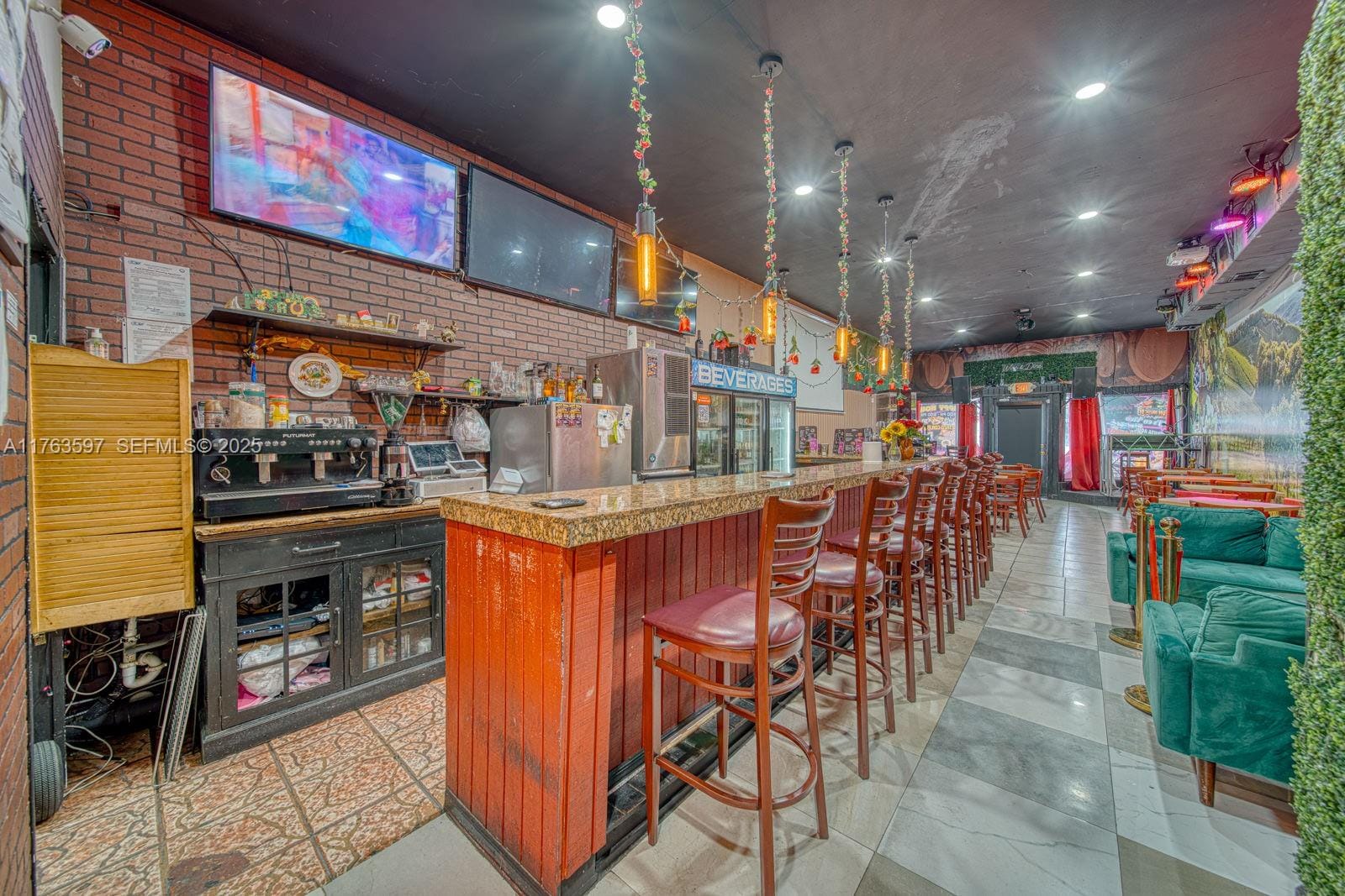HIGHLY PROFITABLE Restaurant-bar For Sale On 8th st — photo 2