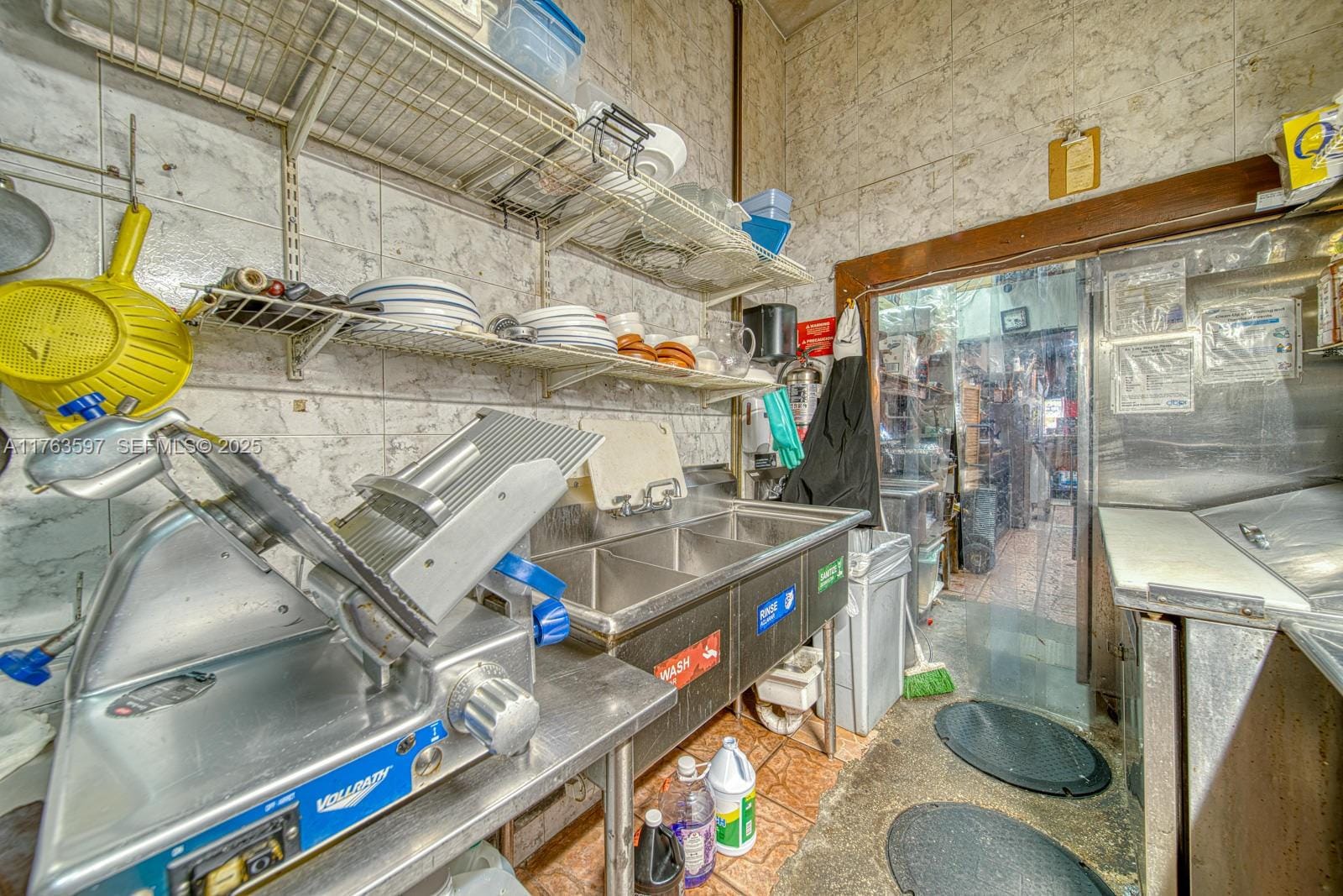 HIGHLY PROFITABLE Restaurant-bar For Sale On 8th st — photo 11