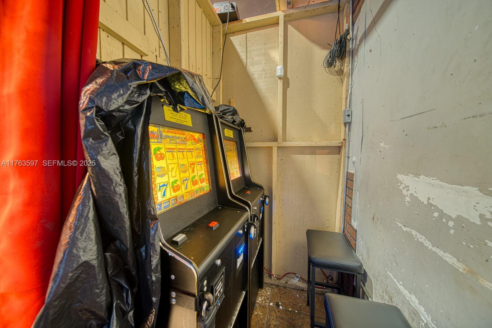 HIGHLY PROFITABLE Restaurant-bar For Sale On 8th st — photo 12