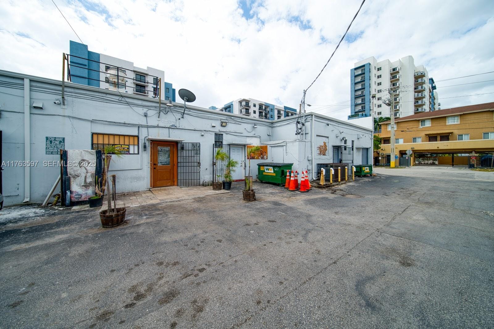 HIGHLY PROFITABLE Restaurant-bar For Sale On 8th st, Miami, FL 33144 photo 21