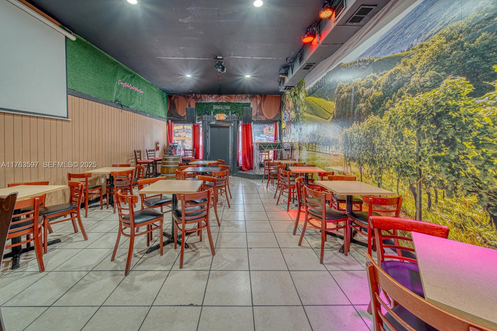 HIGHLY PROFITABLE Restaurant-bar For Sale On 8th st — photo 4