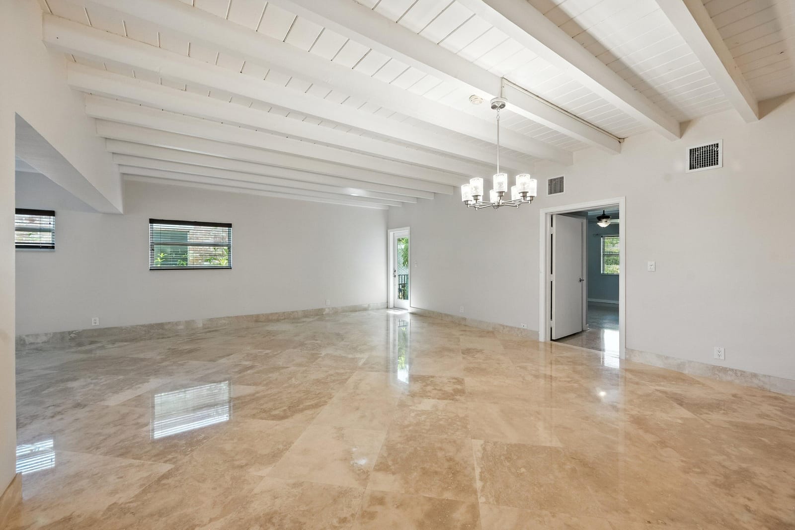632 N Lakeside Drive — photo 4