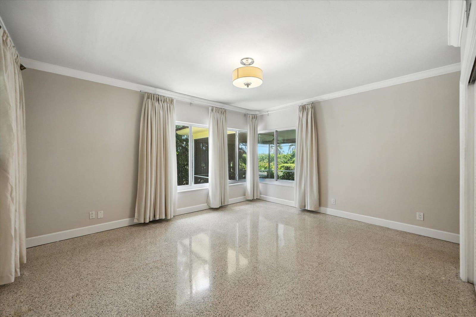 632 N Lakeside Drive — photo 8
