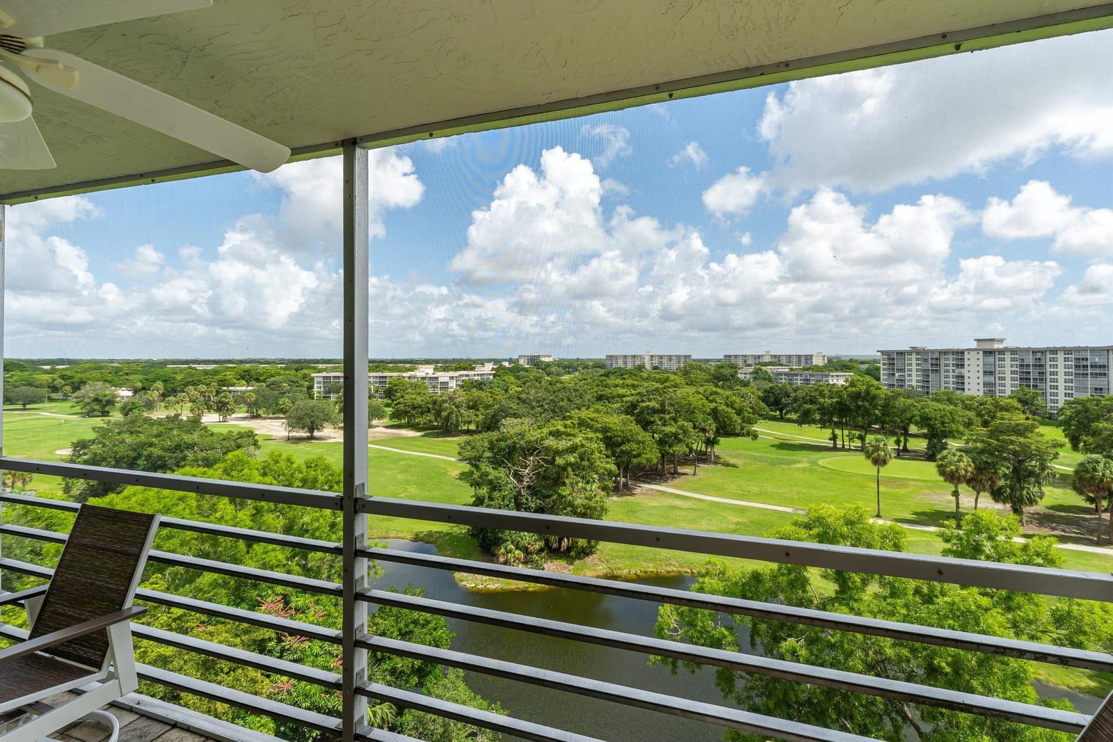 4015 W Palm Aire Drive 907 — photo 2