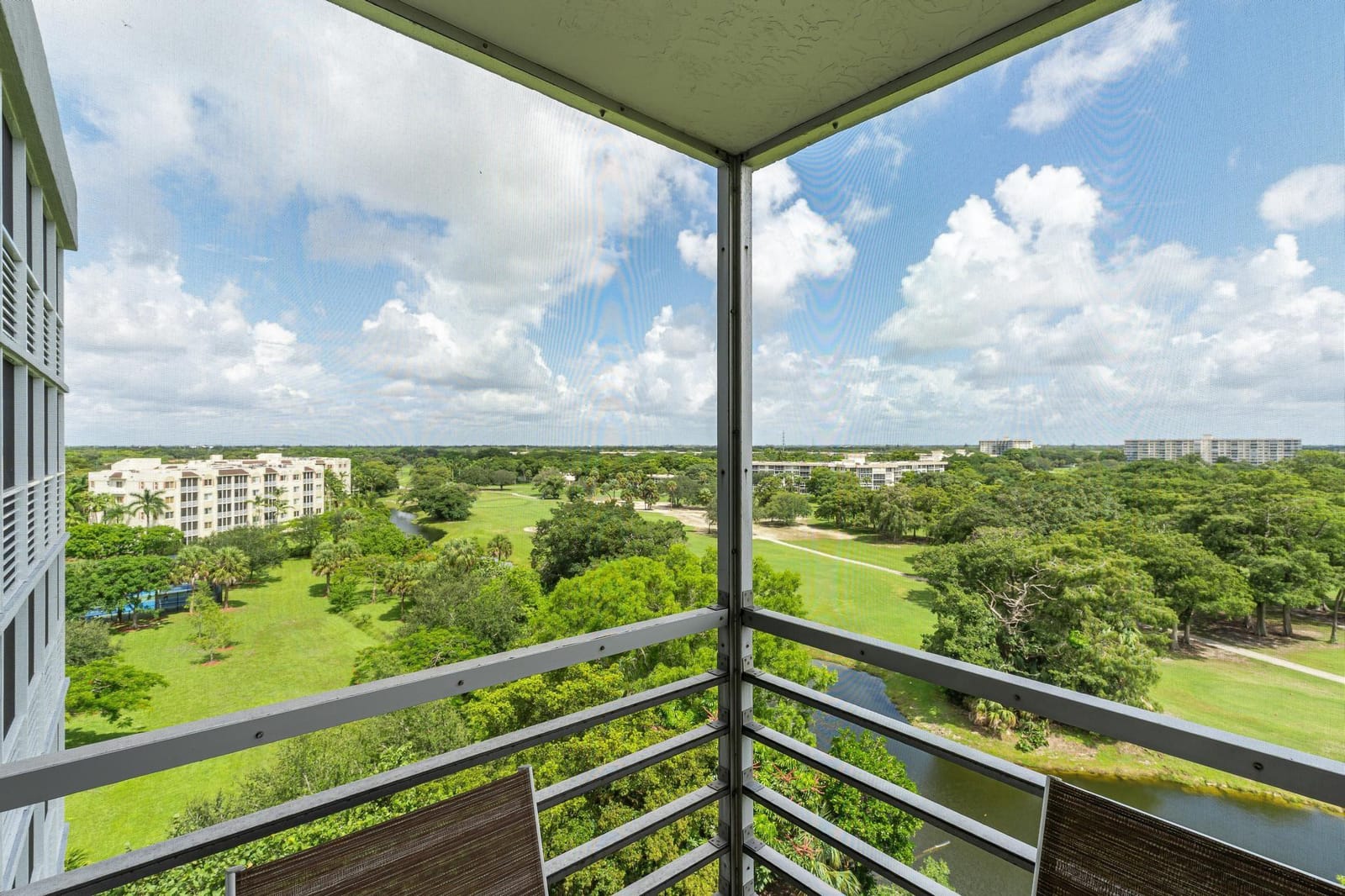 4015 W Palm Aire Drive 907 — photo 3