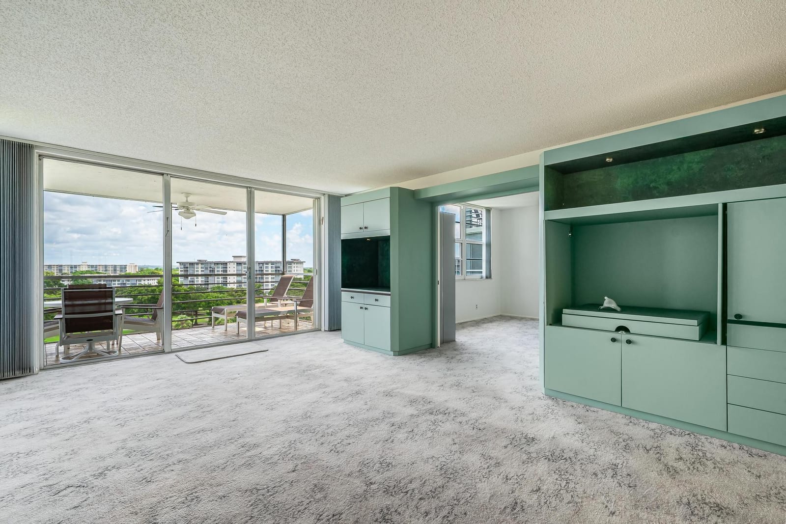 4015 W Palm Aire Drive 907 — photo 4