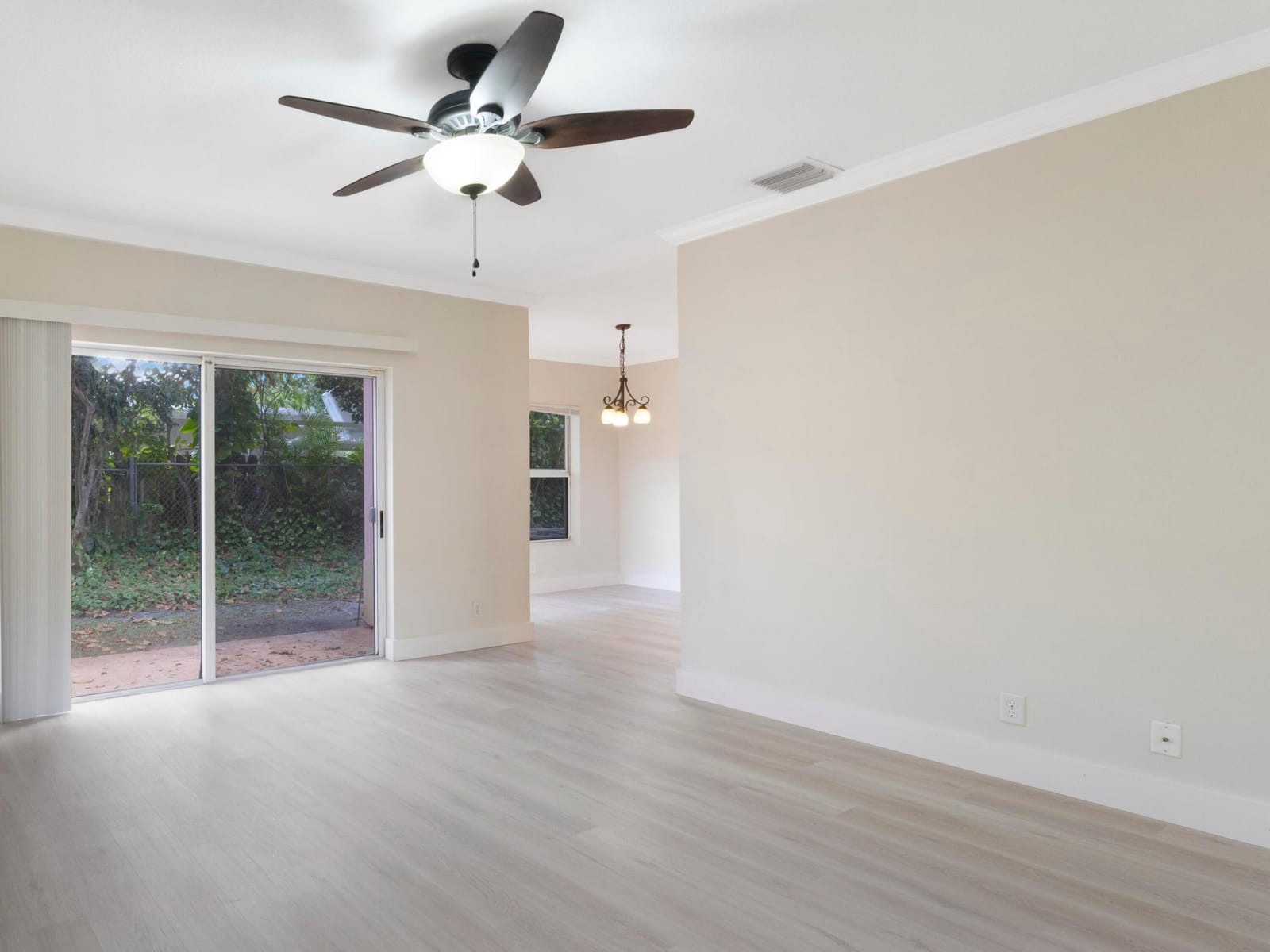 316 Talia Circle, Palm Springs, FL 33461 photo 12