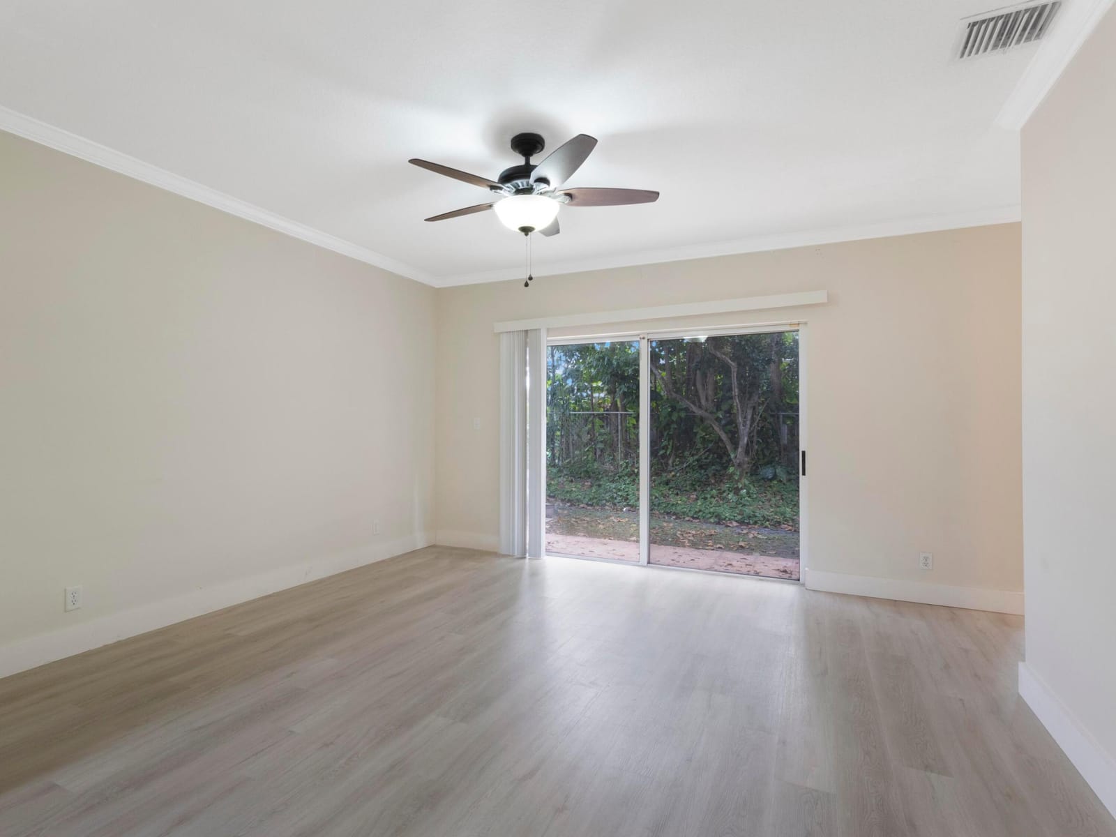 316 Talia Circle, Palm Springs, FL 33461 photo 10