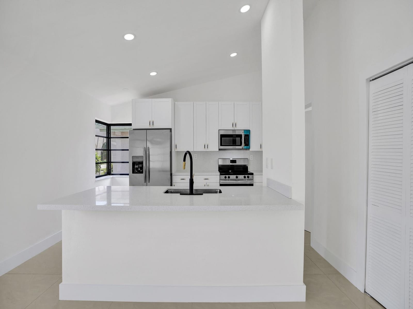 200 SE 7th Street, Dania Beach, FL 33004 photo 3
