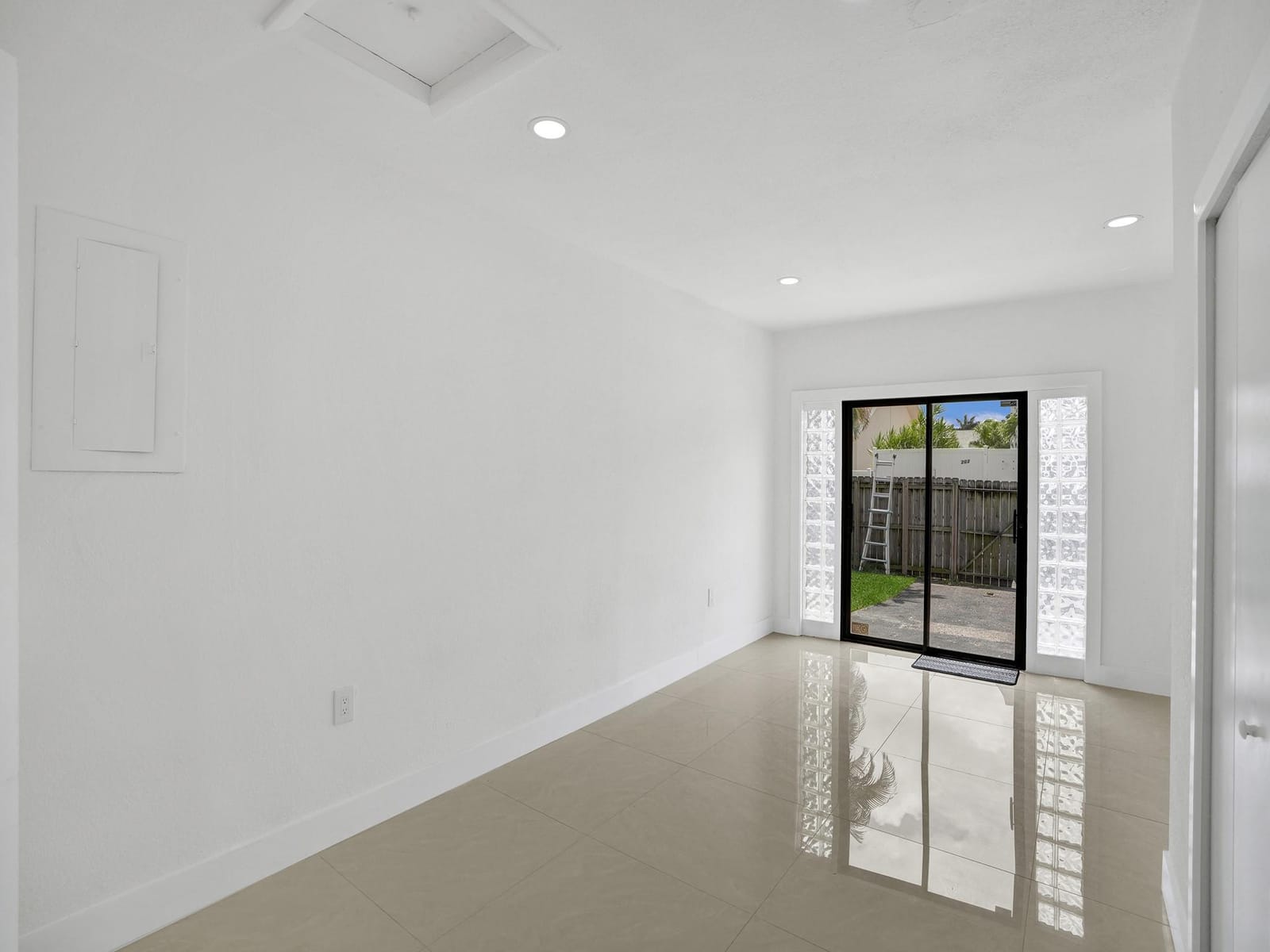 200 SE 7th Street, Dania Beach, FL 33004 photo 21