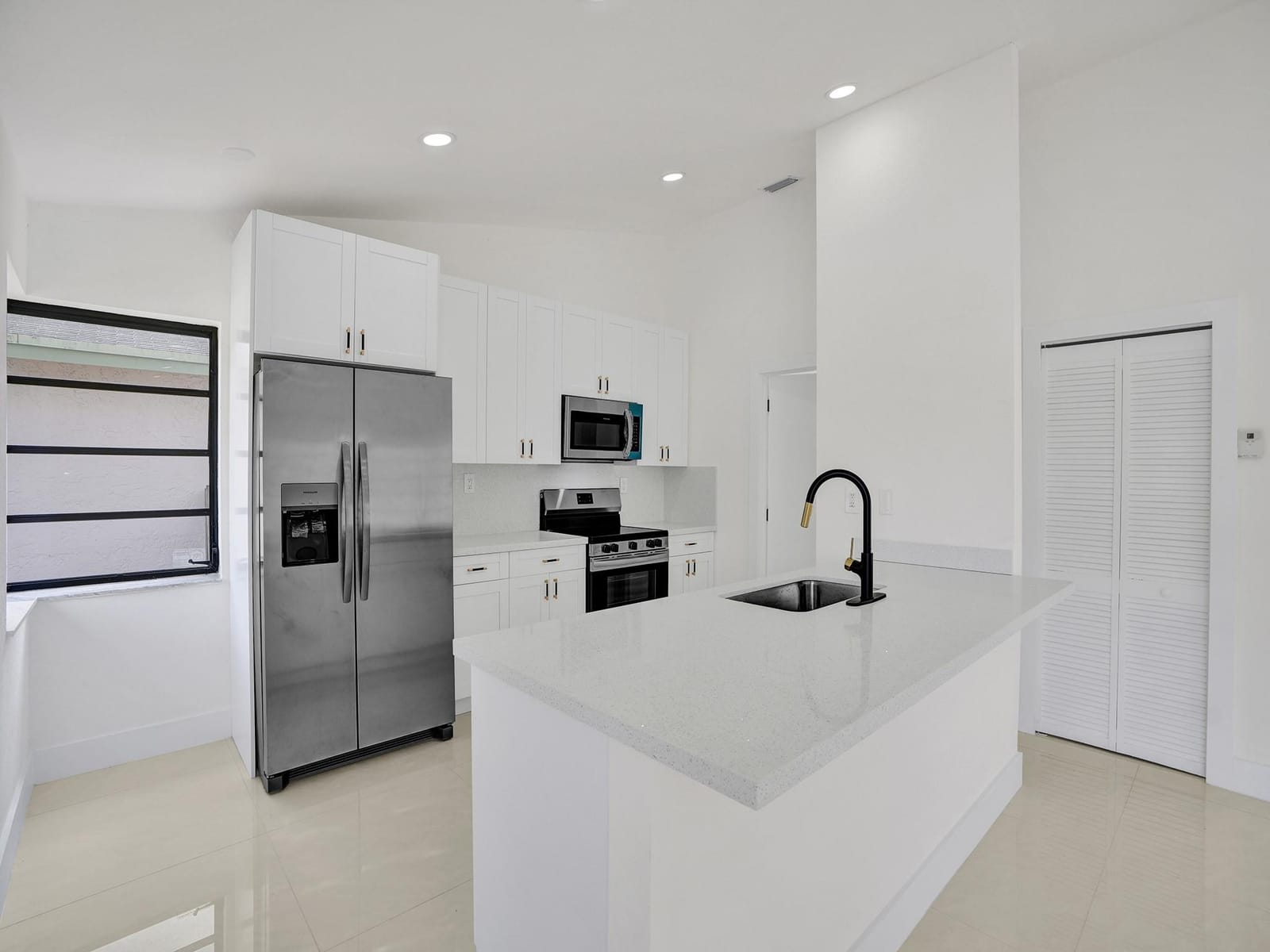 200 SE 7th Street, Dania Beach, FL 33004 photo 4