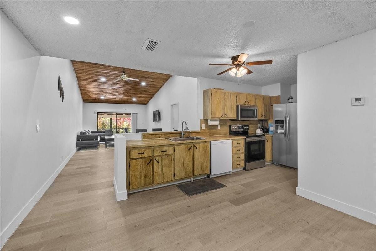 8337 NW 37th Place 8337 — photo 3