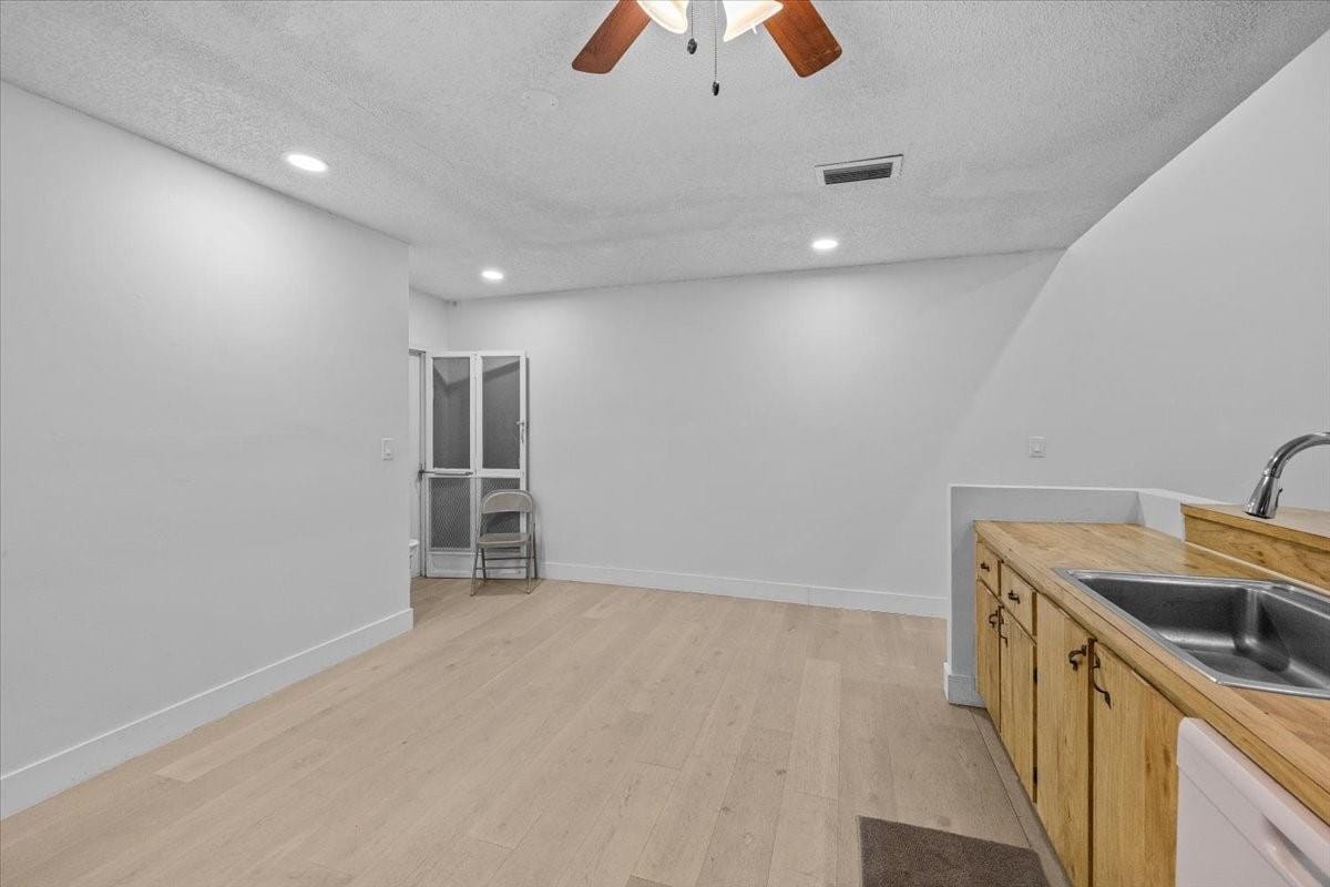 8337 NW 37th Place 8337 — photo 10