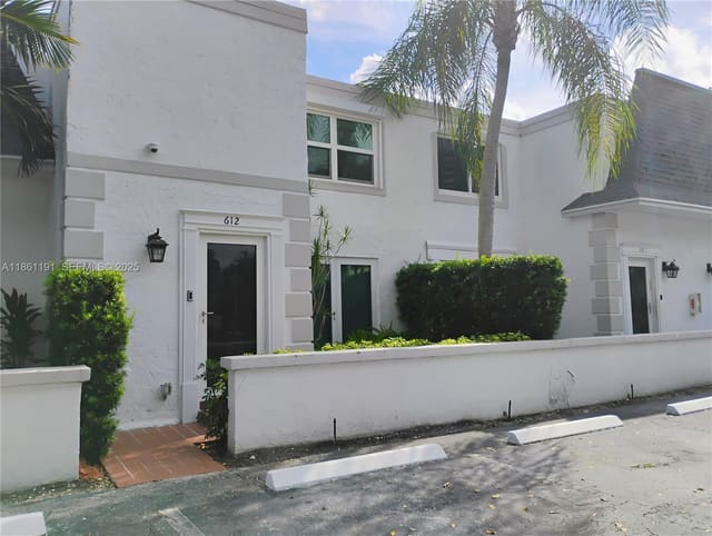612 NE 27th Avenue, sold in Townhouses Of Venetian Pa, Hallandale Beach, FL