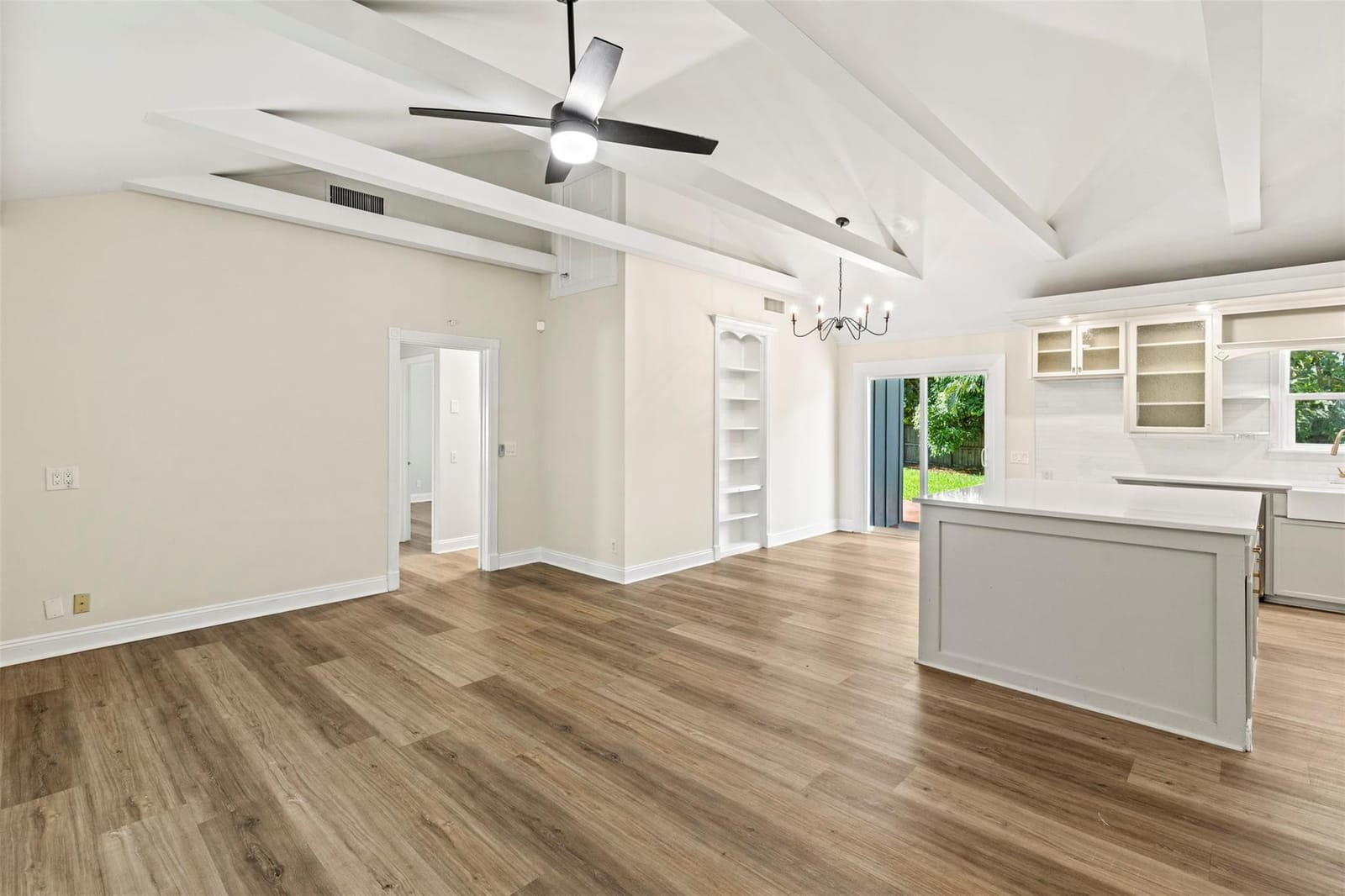 333 SW Manor Drive — photo 3