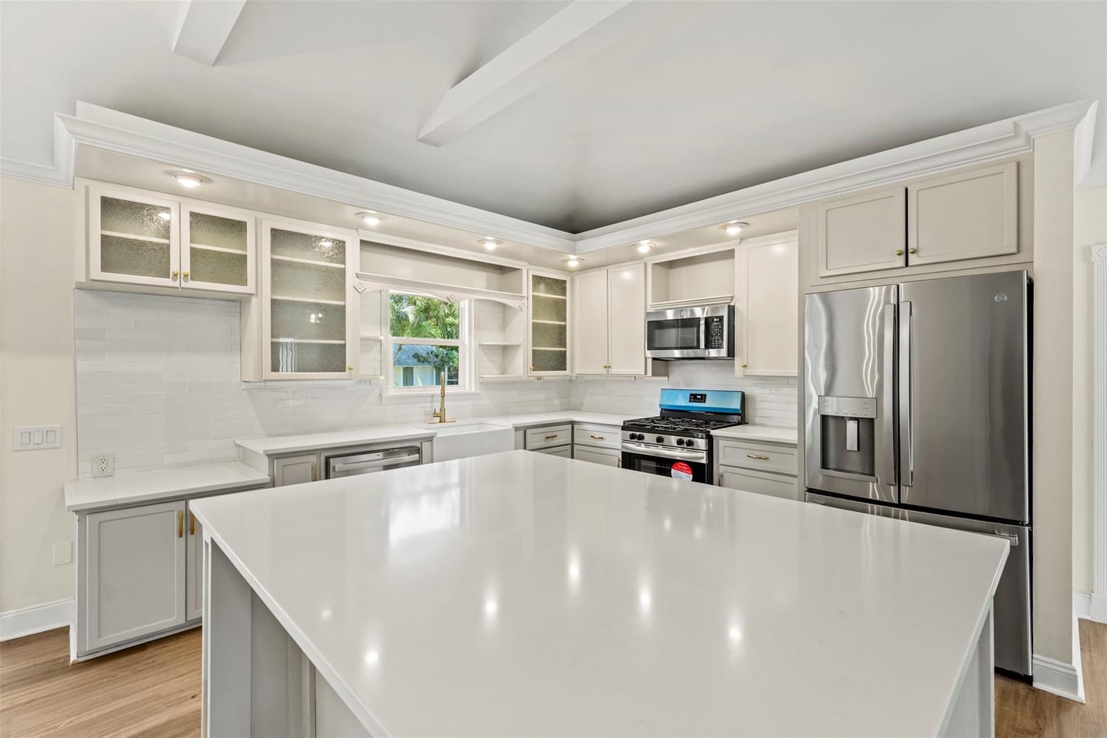 333 SW Manor Drive — photo 4