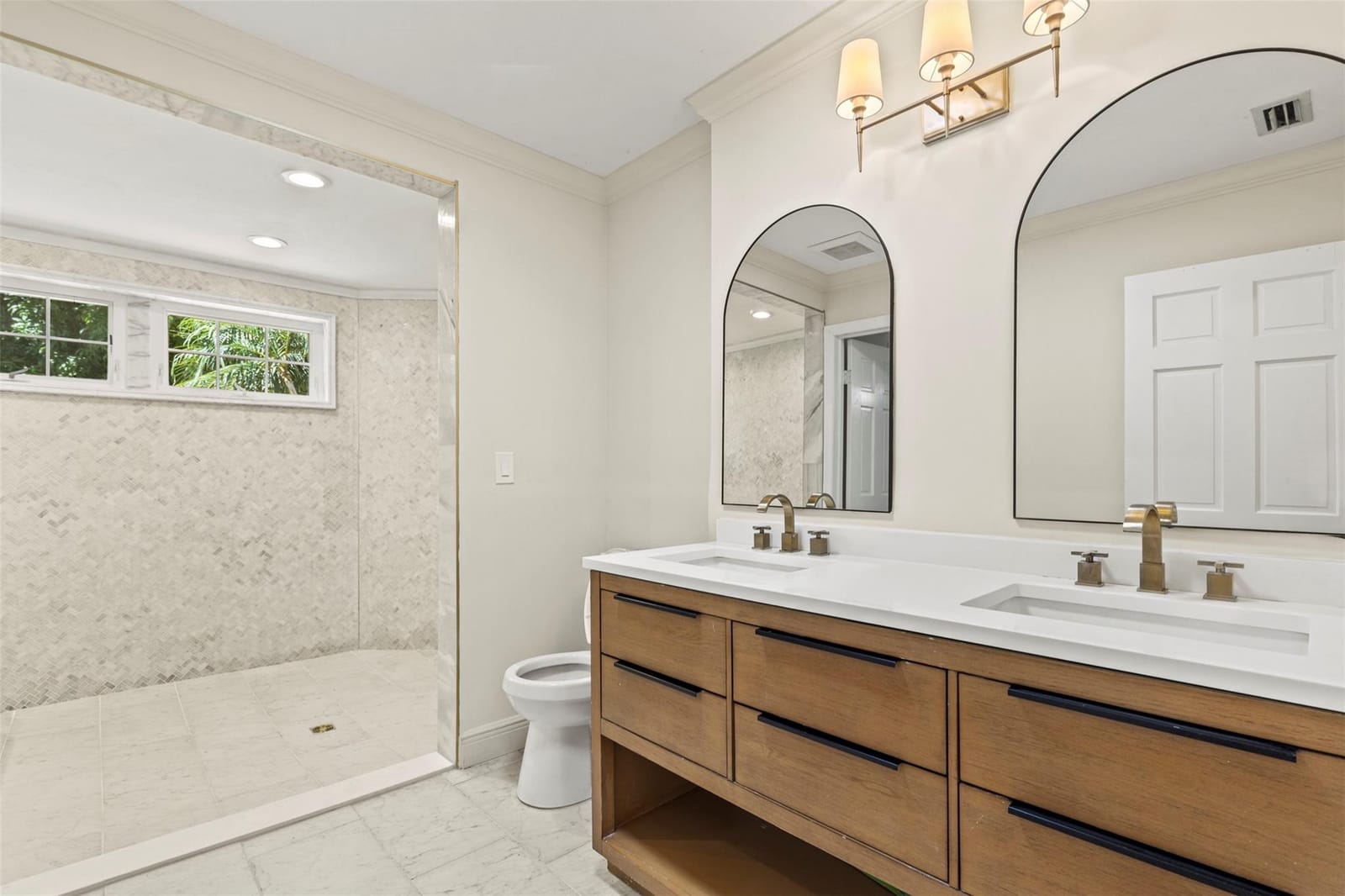 333 SW Manor Drive — photo 8