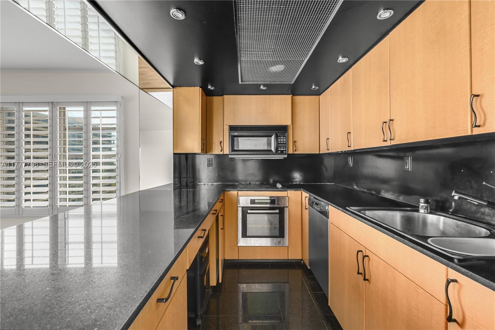 11111 Biscayne Boulevard 16G, Miami, FL 33181 photo 8