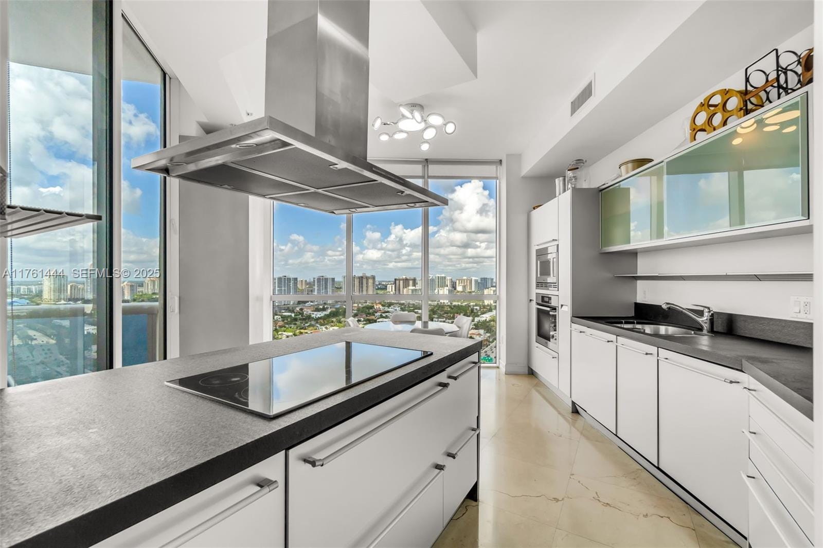 18201 Collins Avenue 3601, Sunny Isles Beach, FL 33160 photo 4