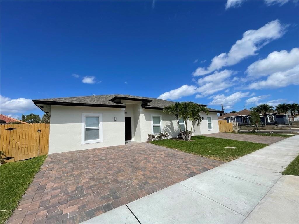 1530 W 26th Court — photo 3