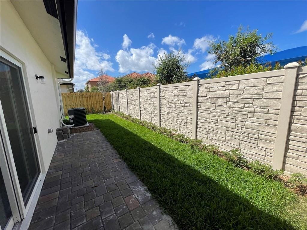 1530 W 26th Court — photo 11