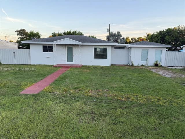 6218 Rodman Street, Hollywood, FL 33023