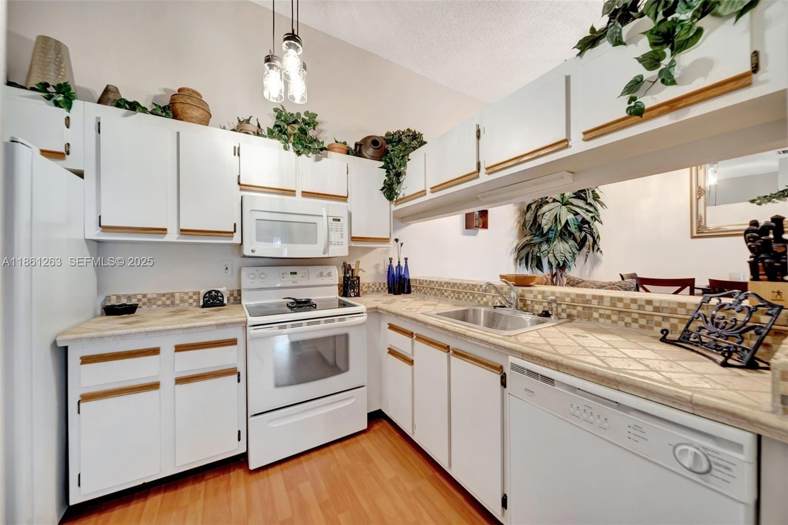 18224 Mediterranean Boulevard 6-1706 — photo 4