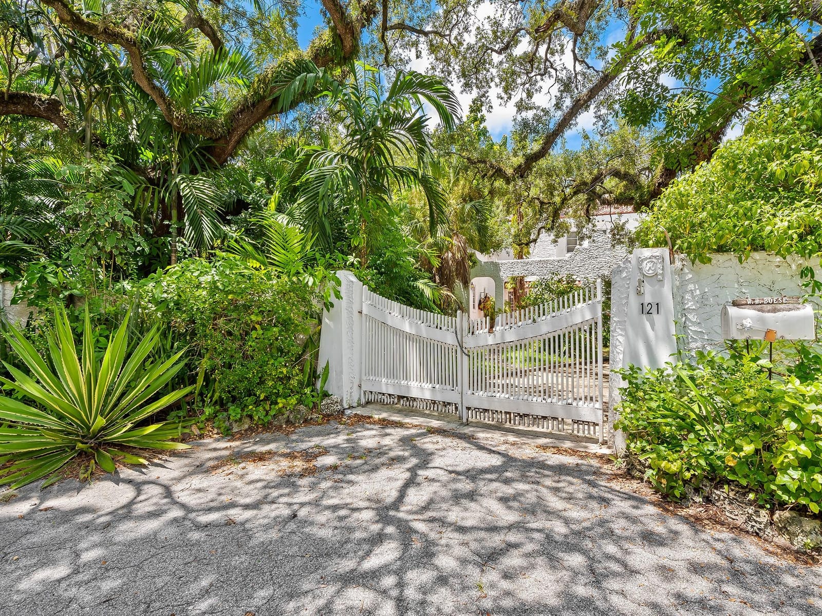 121 Rose Drive — photo 3