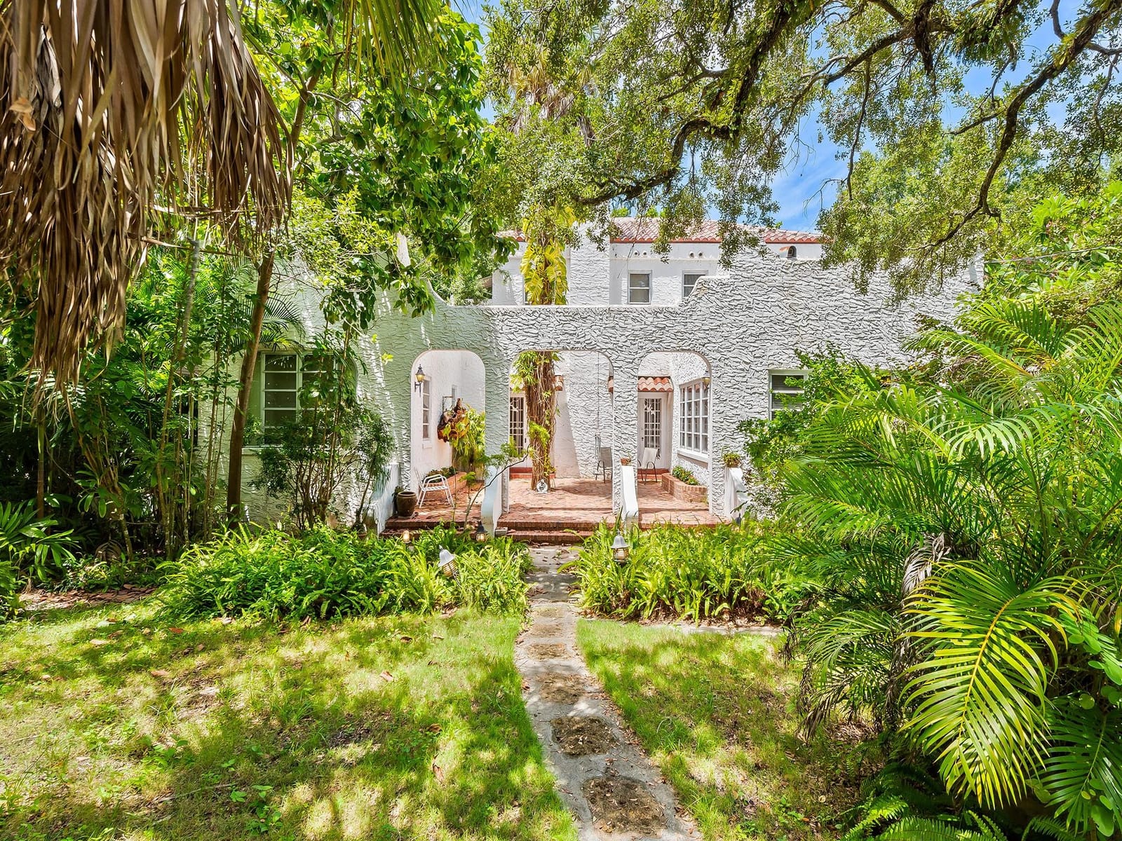 121 Rose Drive — photo 4