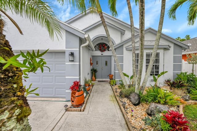 107 Saddle Trail, Royal Palm Beach, FL 33411