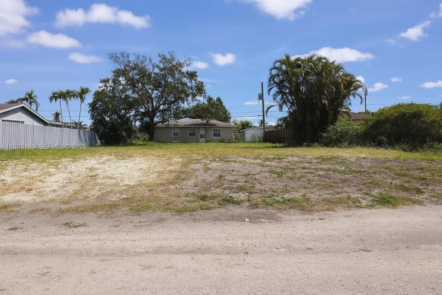 6651 Meade Street, Hollywood, FL 33024