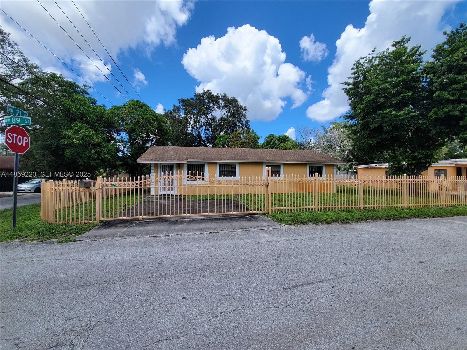 8901 NW 21st Avenue, Miami, FL 33147
