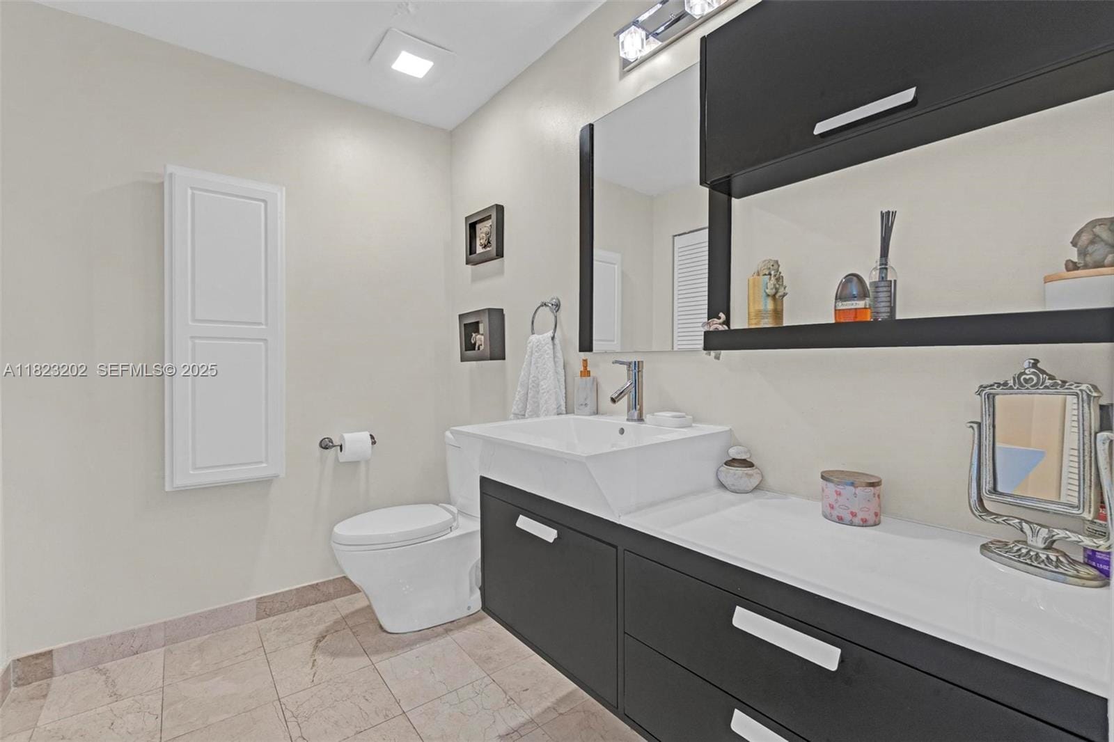 2138 Van Buren Street 605 — photo 11