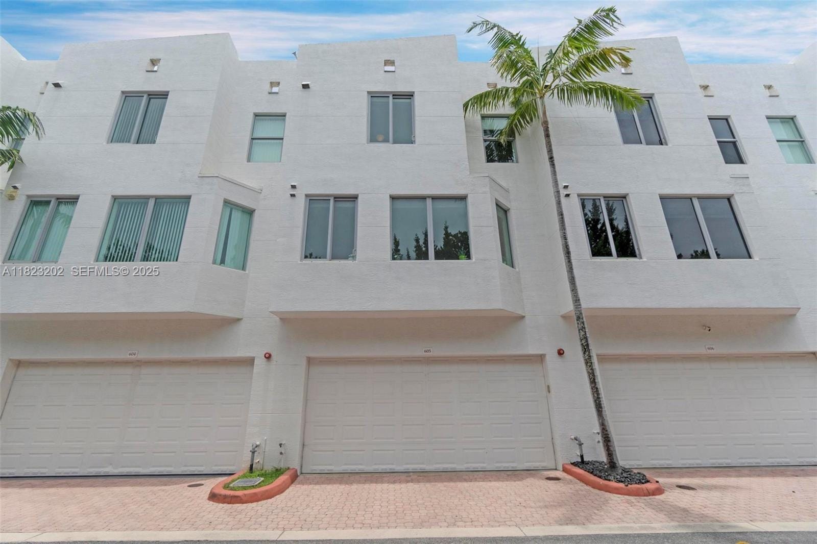 2138 Van Buren Street 605 — photo 3
