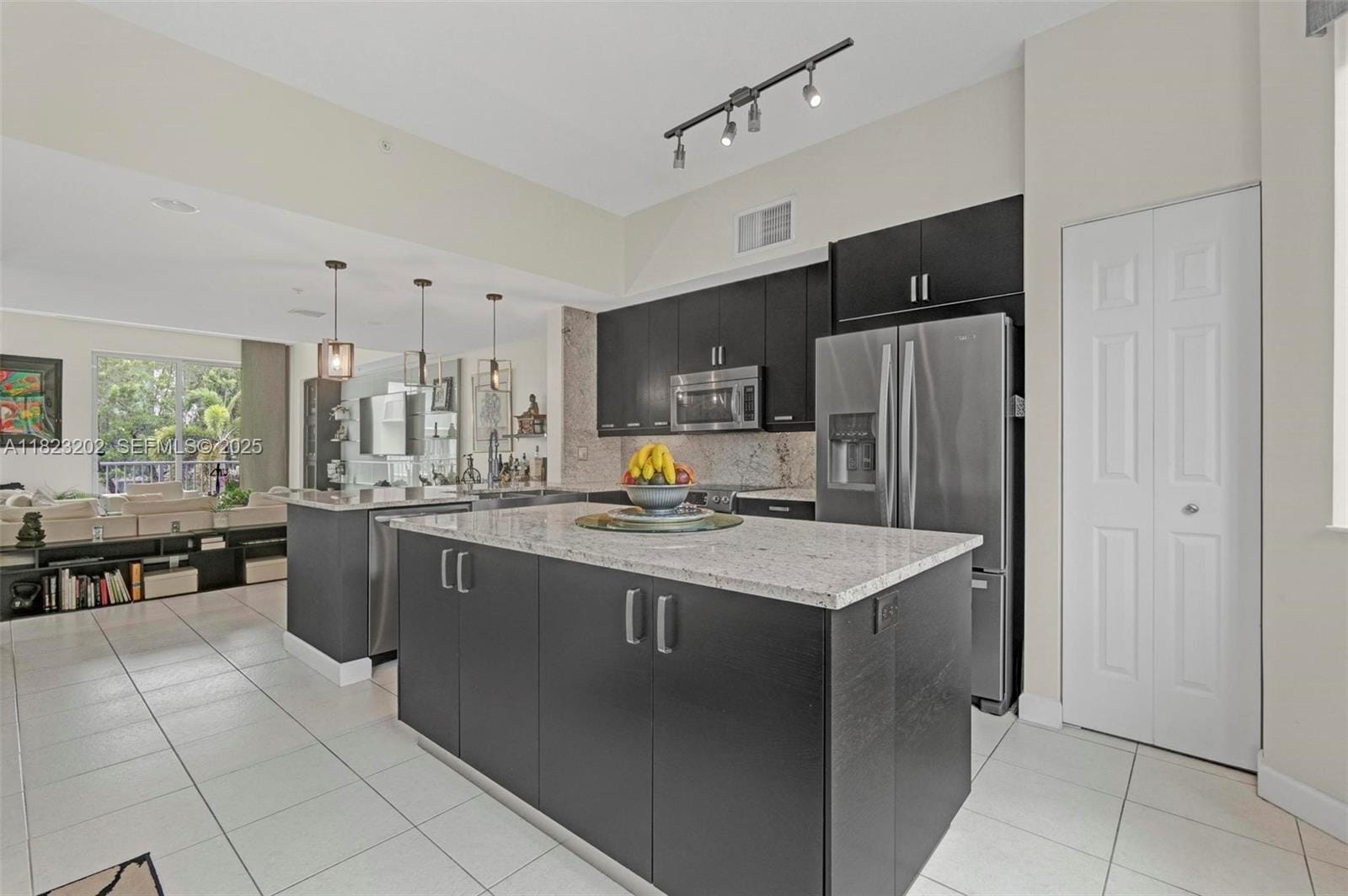 2138 Van Buren Street 605 — photo 9