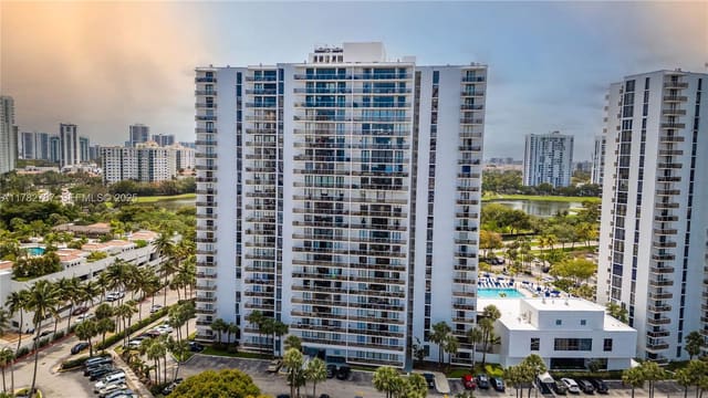 3731 N Country Club Drive 1927, Aventura, FL 33180