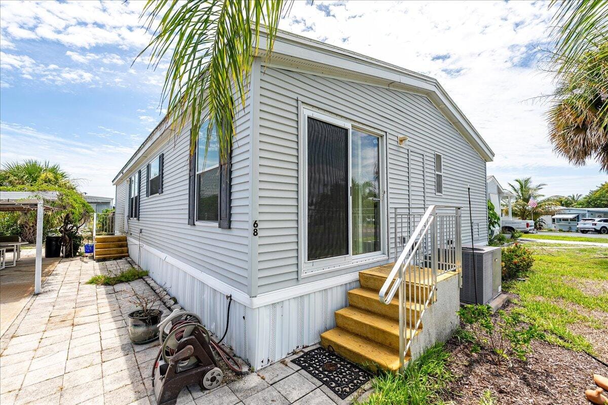 11055 SE Federal Highway 68 — photo 1