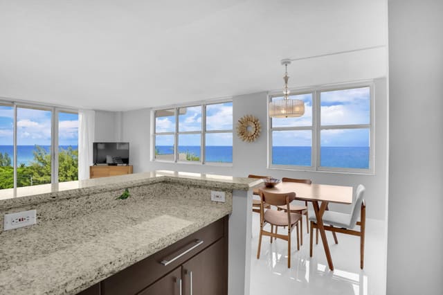 2121 N Ocean Boulevard 1008e, Boca Raton, FL 33431