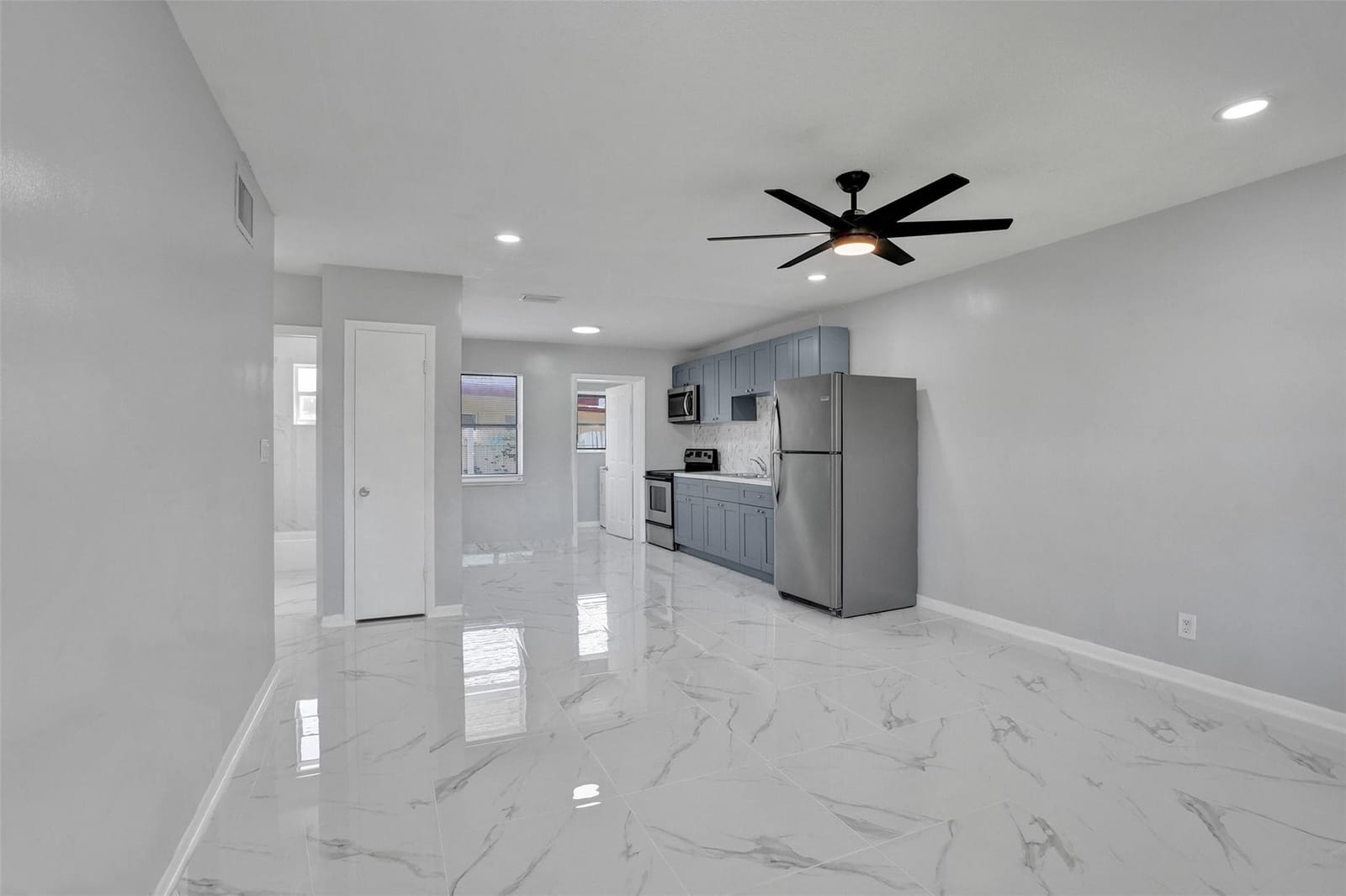 260 NE 41st Street — photo 7