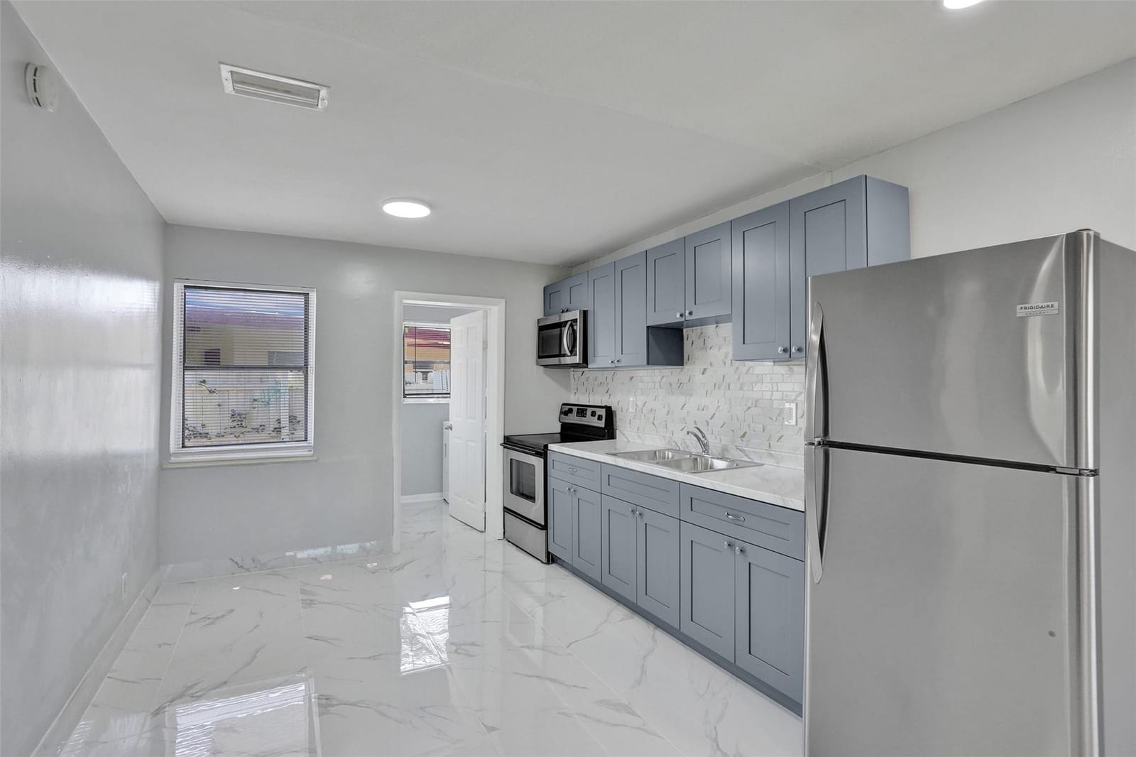 260 NE 41st Street — photo 9