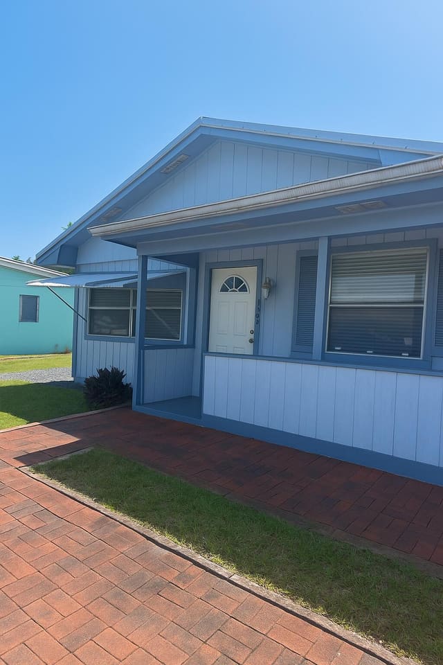 2964 SE Banyan Street, Stuart, FL 34997