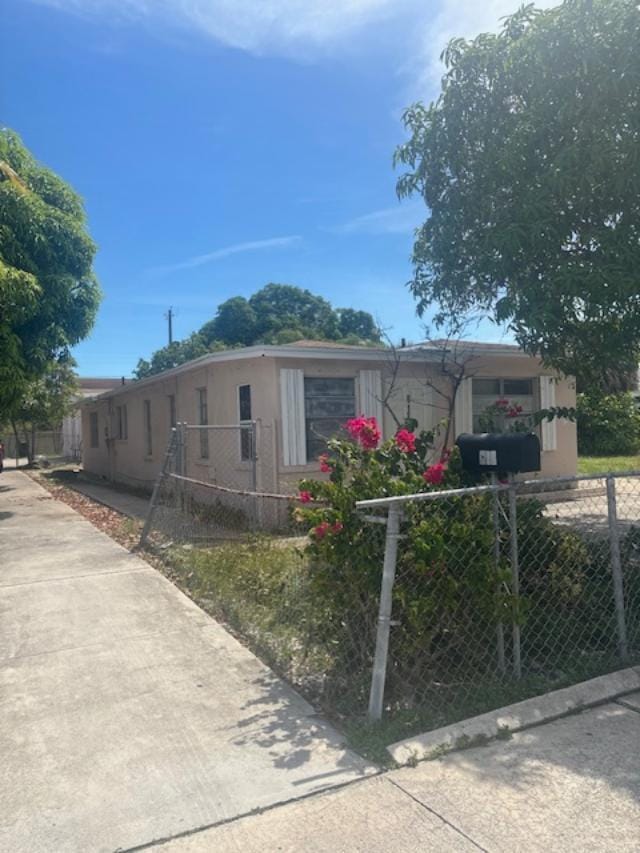 813 Truman Avenue — photo 2
