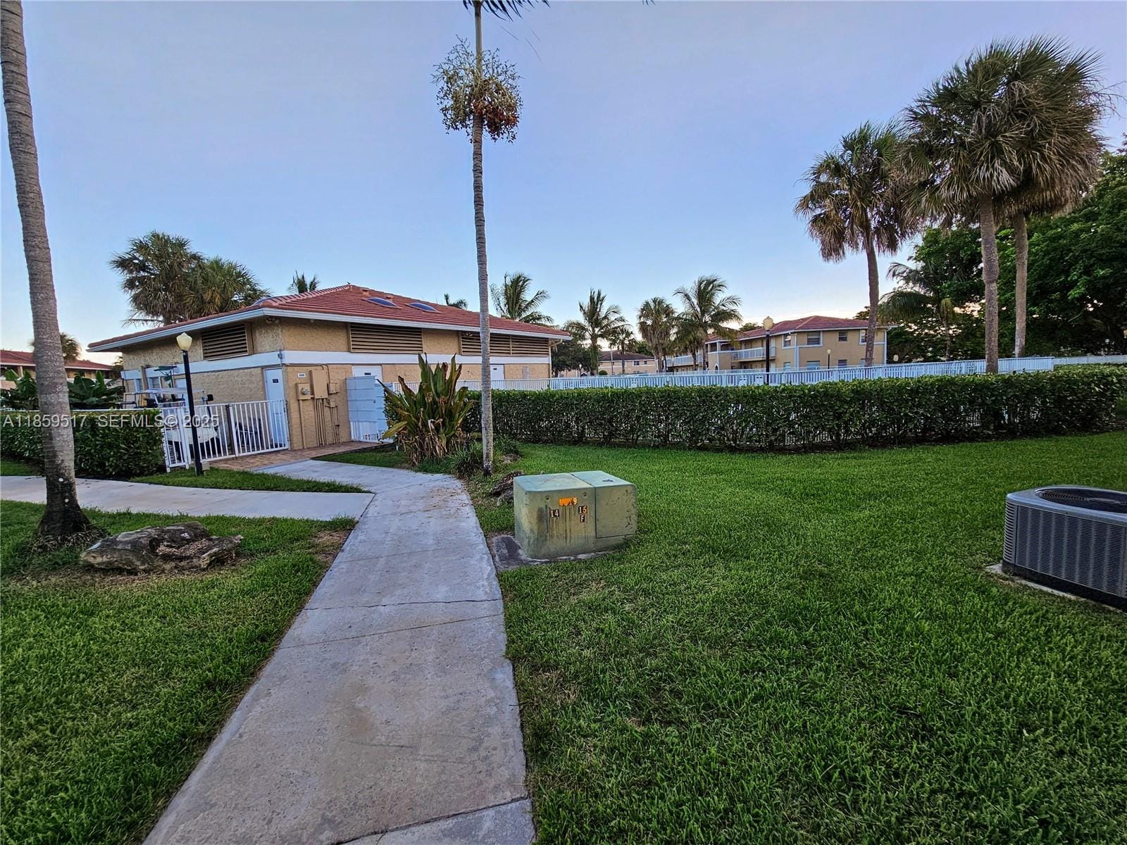 10137 Twin Lakes Drive 2-E, Coral Springs, FL 33071 photo 2