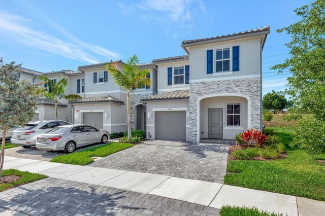 11831 NW 47th Manor, sold in Sunset Trails, Coral Springs, FL