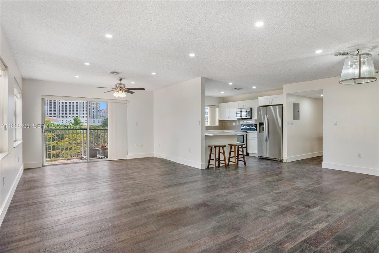 37 Majorca Avenue 401 — photo 2