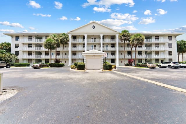 1717 Whitehall Drive 205, Davie, FL 33324