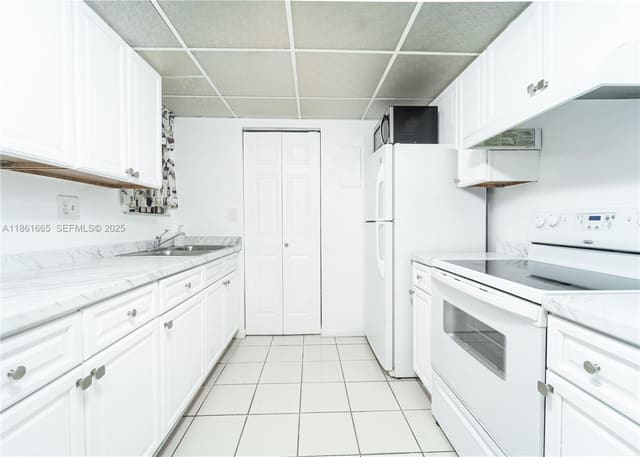 576 NW 114th Avenue 203, Sweetwater, FL 33172