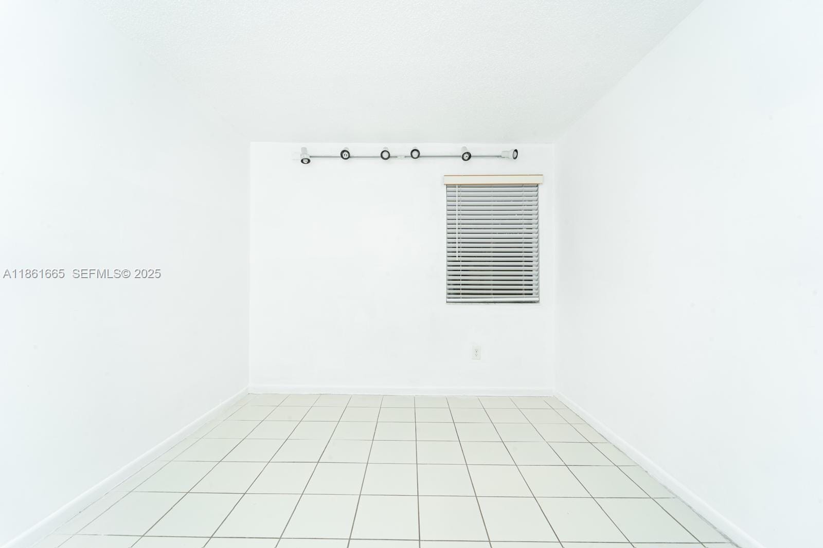 576 NW 114th Avenue 203, Sweetwater, FL 33172 photo 11